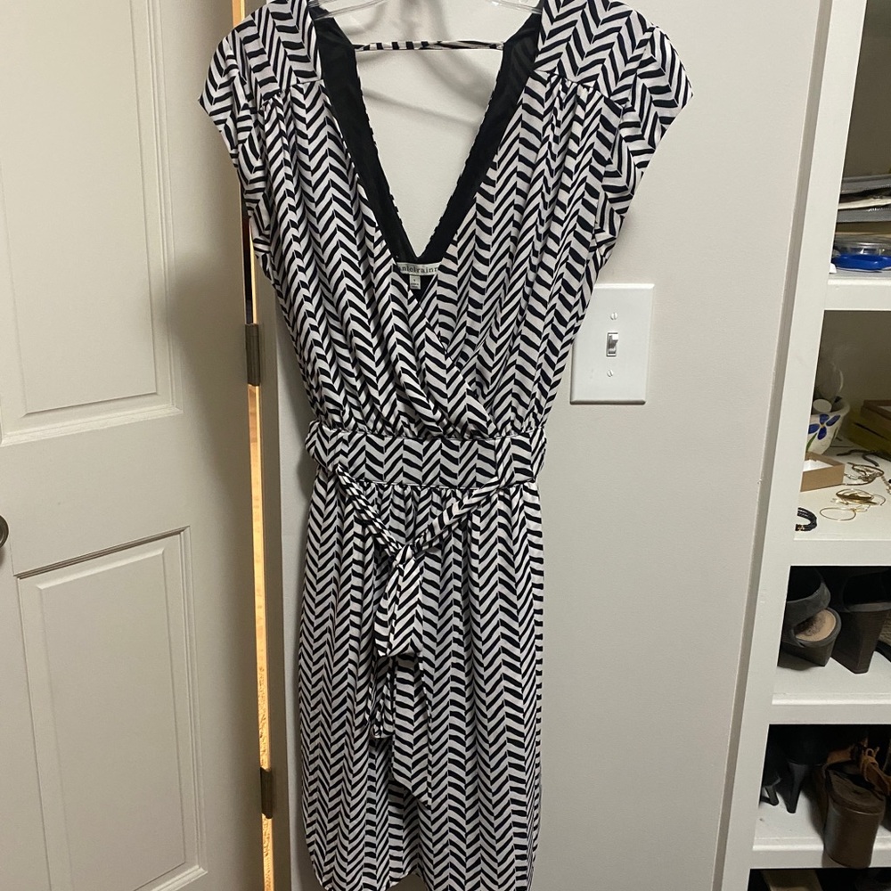 Great short dress with cute details